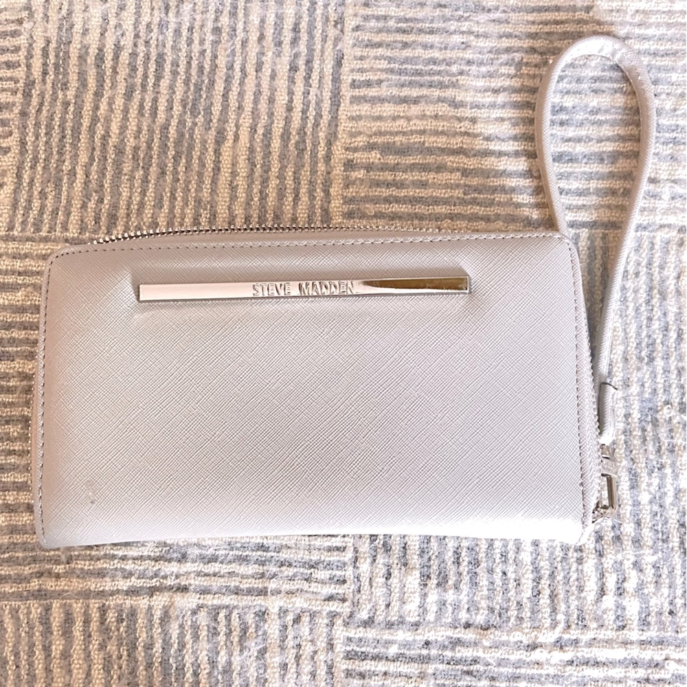 Steve Madden Long Wristlet Walet